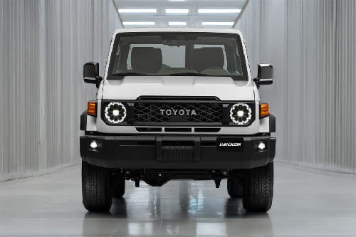 Full Front View of لاند كروزر 70 هارد توب