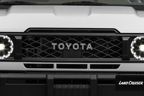 لاند كروزر 70 هارد توب Grille View