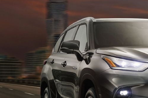 Toyota Highlander Right Corner Front View