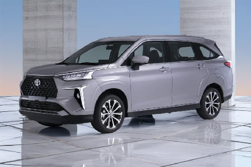 تويوتا  فيلوز Front angle low view