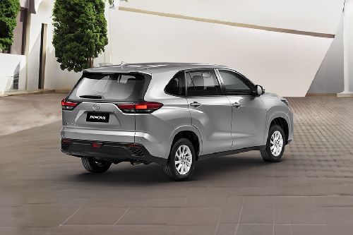 إنوفا Rear angle view