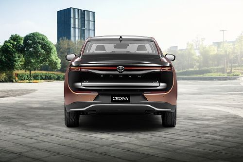 Rear Medium View of Toyota Crown