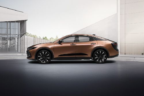 تويوتا كراون  Side Medium View