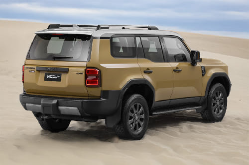 لاند كروزر برادو  Rear angle view