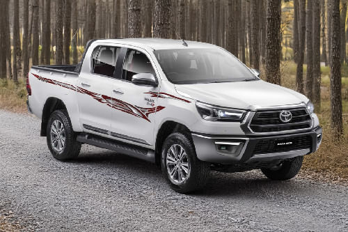 Toyota Hilux Front Medium View