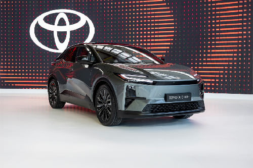 Toyota C-HR PLUS Front Medium View