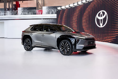 تويوتا بي زد 4 إكس Front Medium View