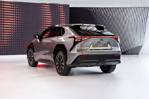 Rear Medium View of تويوتا بي زد 4 إكس