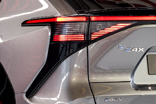 بي زد 4 إكس Tail light