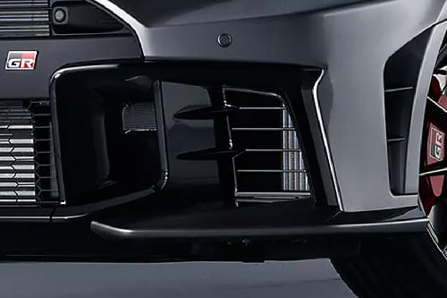 جي آر ياريس Front Fog Lamp