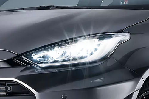 جي آر ياريس Headlight