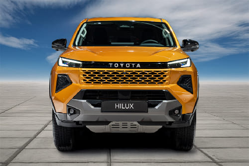 Full Front View of هايلوكس هايبرد