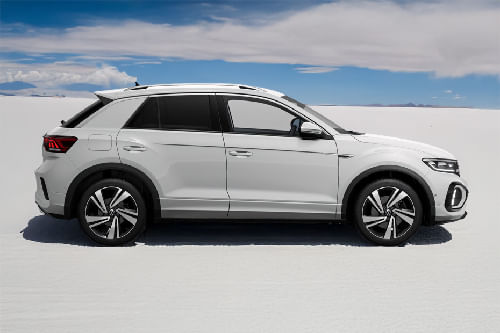 تي-روك Medium Angle Front View