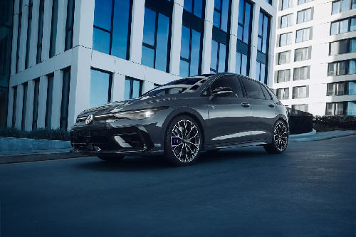 فلكس فاجن  Golf R Front angle low view