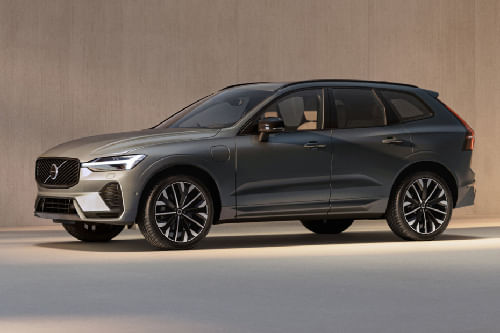 فولفو  XC60 Front angle low view