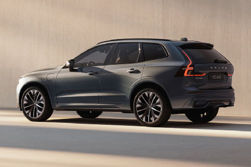 Rear Cross Side View of Volvo XC60