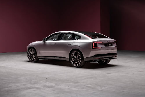 Rear Cross Side View of فولفو ES90