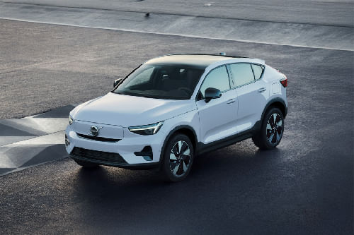 فولفو  إي سي 40 Front angle low view