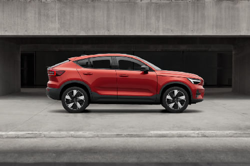 إي سي 40 Medium Angle Front View