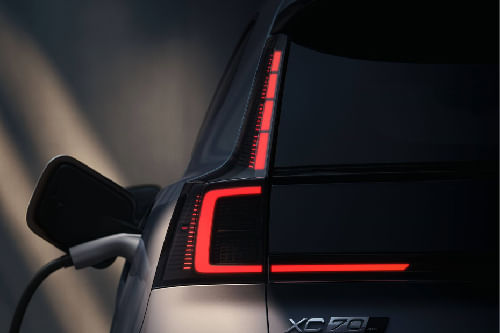 XC70 Tail light