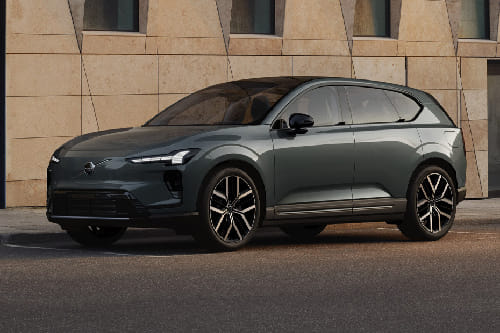 فولفو  إي إكس 60 Front angle low view