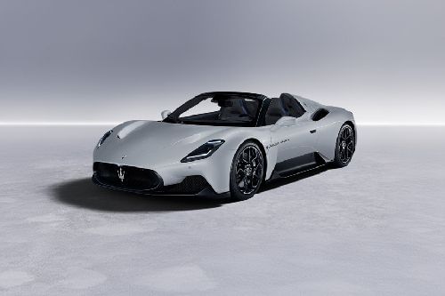 مازيراتي  إم سي 20 تشييلو Front angle low view