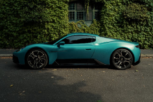 مكبورا Side view