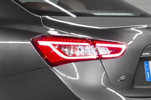 غبلي Tail light