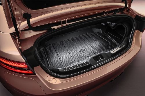 Trunk Open Closer View of جران كابريو