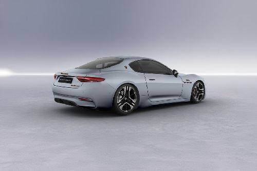 جران توريزمو Rear angle view