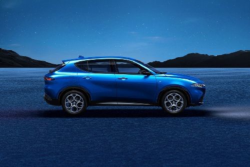 Alfa Romeo Tonale Full Side View