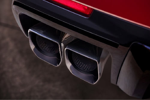 Exhaust Pipe of كاديلاك إسكاليد-في