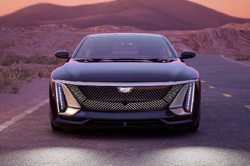 Full Front View of سيليستيك