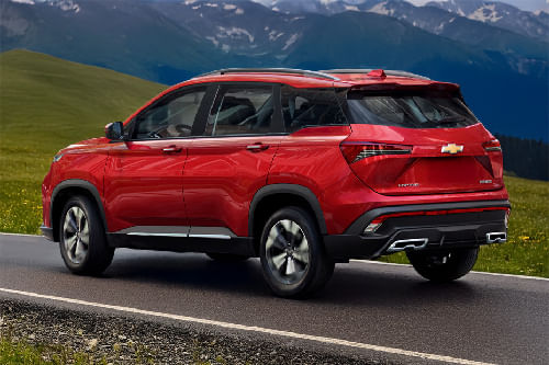 Rear Cross Side View of Chevrolet Captiva