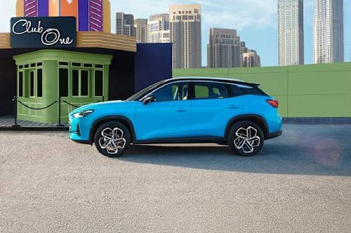 إم جي One Front Medium View