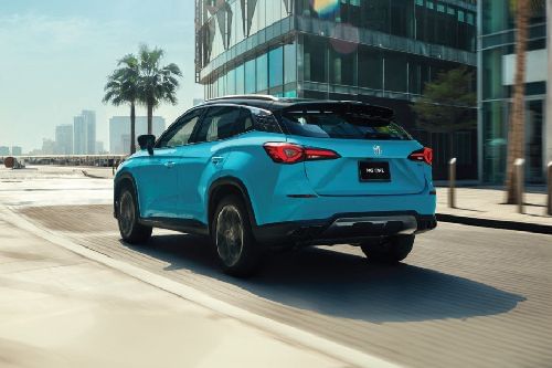 إم جي One Right Corner Front View