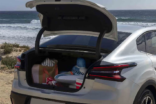 Trunk Open Closer View of سي 4 إكس