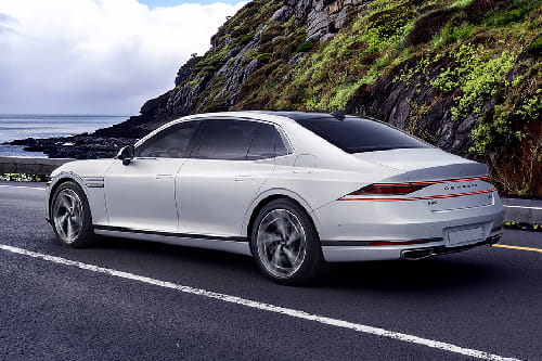 Rear Cross View of Genesis G90