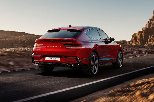 جي في 80 كوبيه Rear angle view