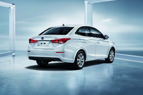 السفن Rear angle view