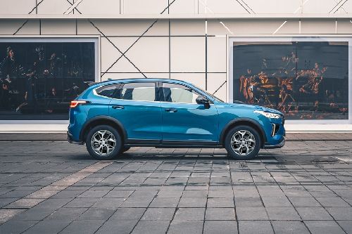 Jolion Pro Medium Angle Front View