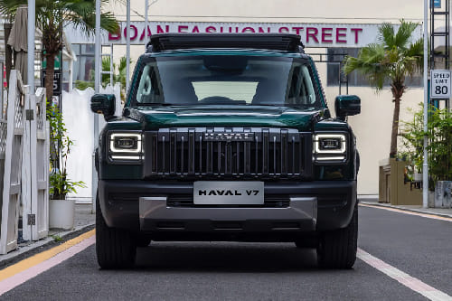 Full Front View of V7