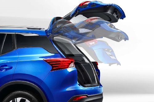 Trunk Open Closer View of GS4