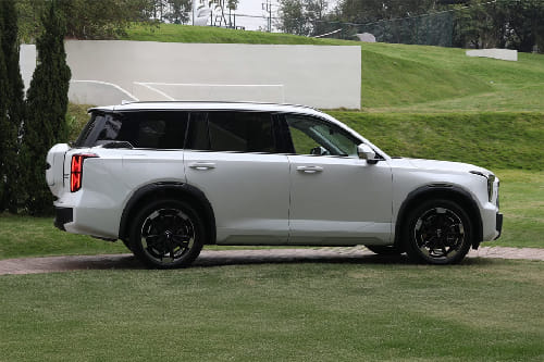 GS8 Traveller Medium Angle Front View