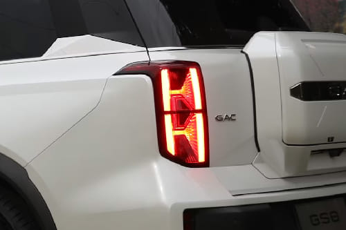 GS8 Traveller Tail light