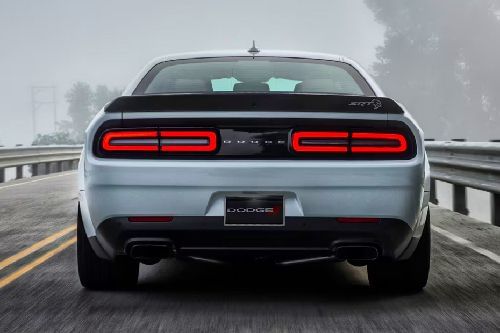 Full Rear View of دودج تشالنجر