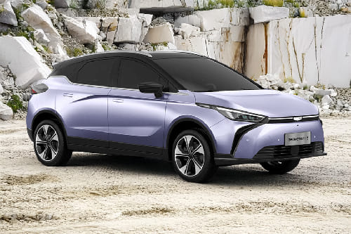 Geely GEOMETRY C Front Cross Side View