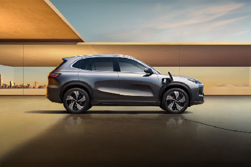 جالاكسي E5 Medium Angle Front View