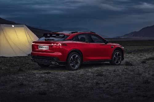 بي 70 إس Rear angle view