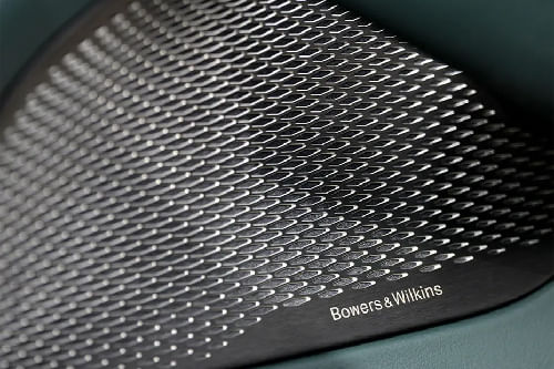 Speakers View of أستون مارتن DBX